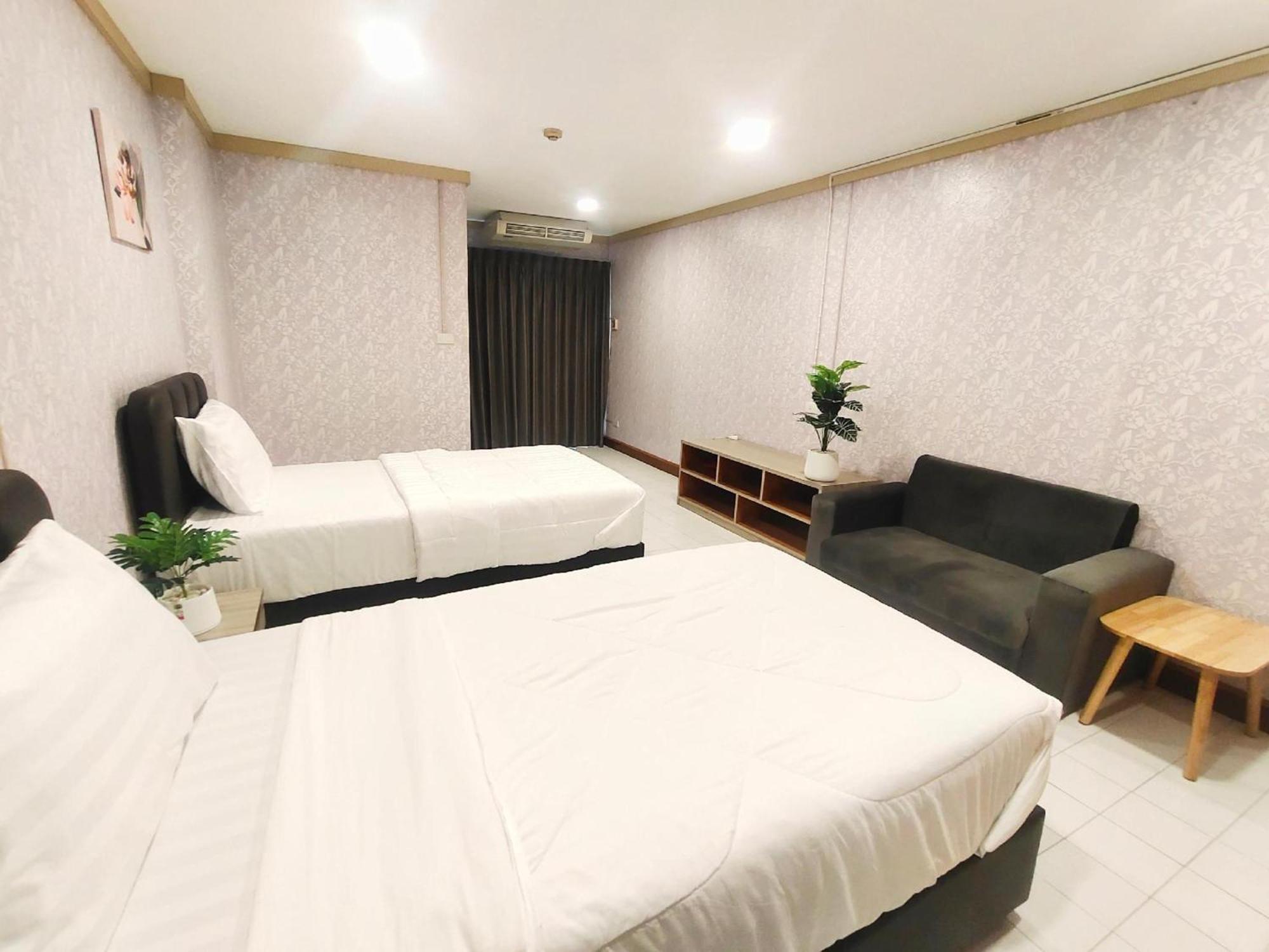 Oyo 75446 Travis Inthamara 49 Hotel Bangkok Bagian luar foto